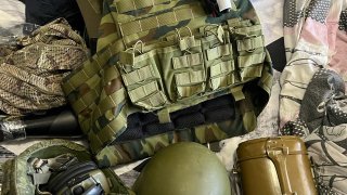 Հանցավոր խմբի ղեկավարների և մասնակիցների բնակարաններում խուզարկությամբ հայտնաբերվել են հանցագործության համար նախատեսված մեծաքանակ առարկաներ և իրեր